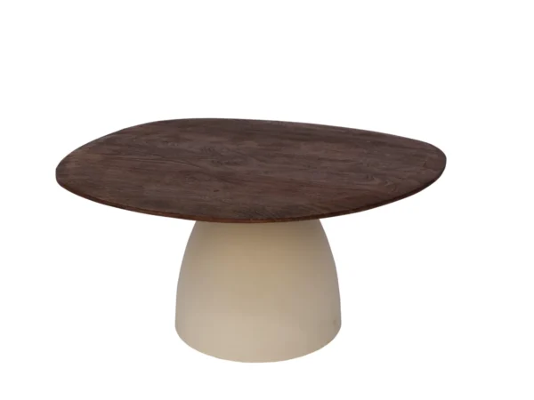 Trendy salontafel beige hout. Deze tafel is uitgevoerd met een organisch rond houten blad en typeert zich door combinatie van hout en beige onderstel
