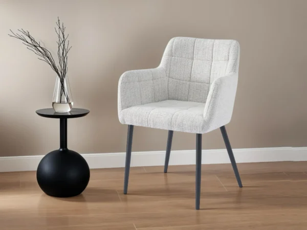 Affordable dining chair with a modern design. This dining chair is characterised by the decorative stitching in square design.