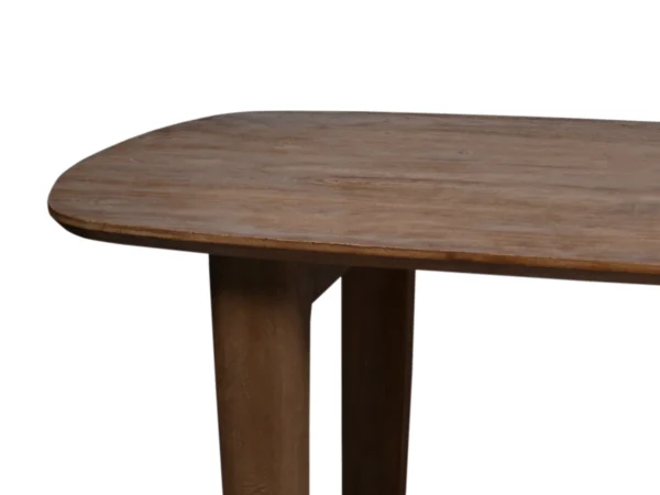 Dining table with an elegant look. Fitted with a stylish U-leg, this table is characterised by its sleek and elegant appearance.