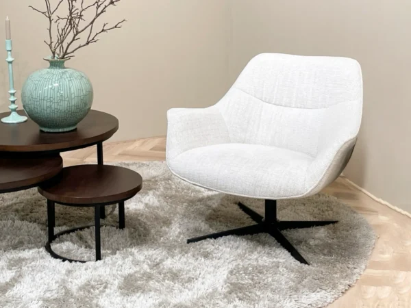 Moderne draaifauteuil met een modern design. Deze fauteuil is uitgevoerd met halfhoge rugleuning, armleuning en typeert zich door zijn draaiend onderstel.