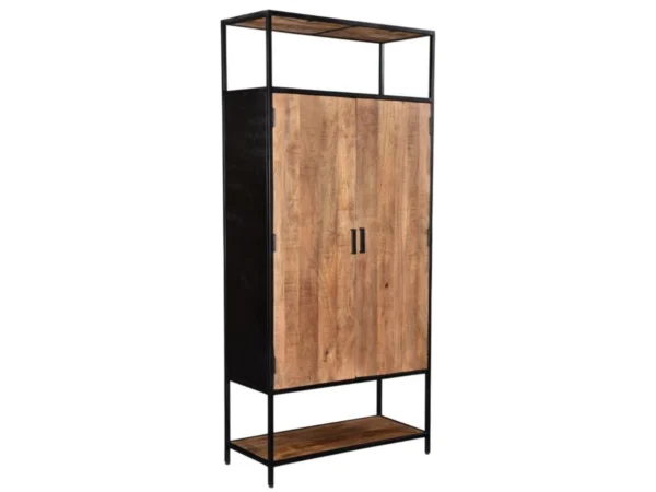 Houten wandkast met open vakken en deuren. Deze houten wandkast typeert zich door de minimalistische stijl en open vakken.