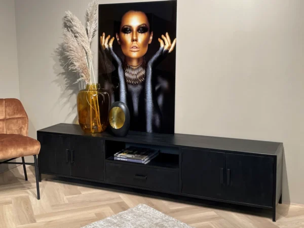 Zwart industrieel Tv-meubel met open middenvak. Deze moderne Tv-kast is uitgevoerd met draaideuren en lade.