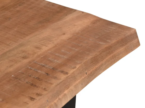 Industrieller Baumstammtisch mit Metall-U-Fuß. Dieser Tisch verfügt über eine robuste Hartholzplatte, ein Baumstamm-Modell und einen U-Fuß aus Metall.