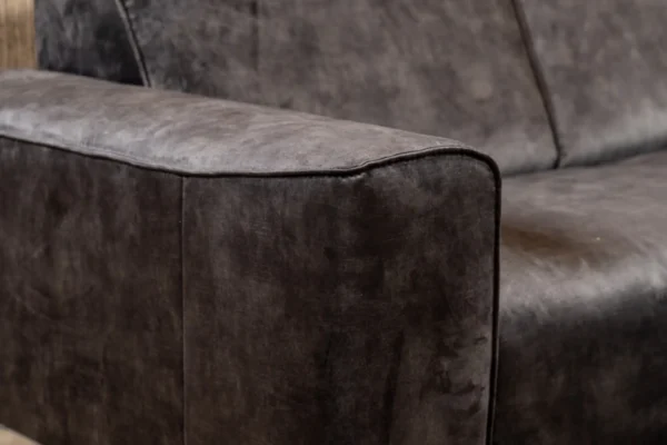Duurzame, moderne en comfortabele hoekbank in velvet met ronde elementen en metalen zwart onderstel - meubelwinkel TEAK2.