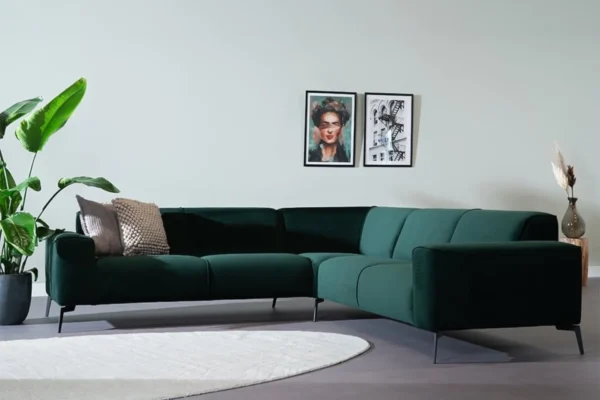 Duurzame, moderne en comfortabele hoekbank in velvet met ronde elementen en metalen zwart onderstel - meubelwinkel TEAK2.
