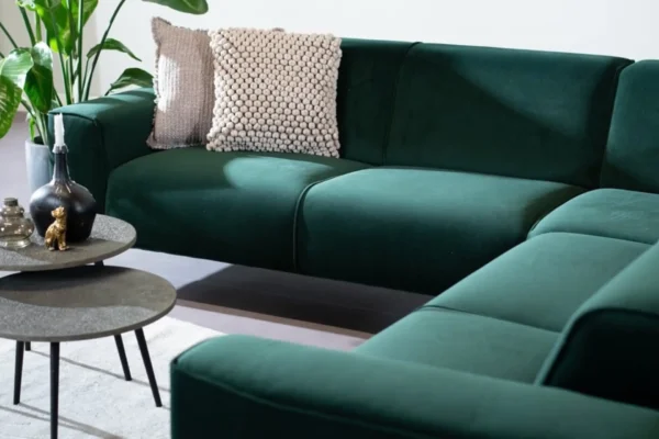 Duurzame, moderne en comfortabele hoekbank in velvet met ronde elementen en metalen zwart onderstel - meubelwinkel TEAK2.