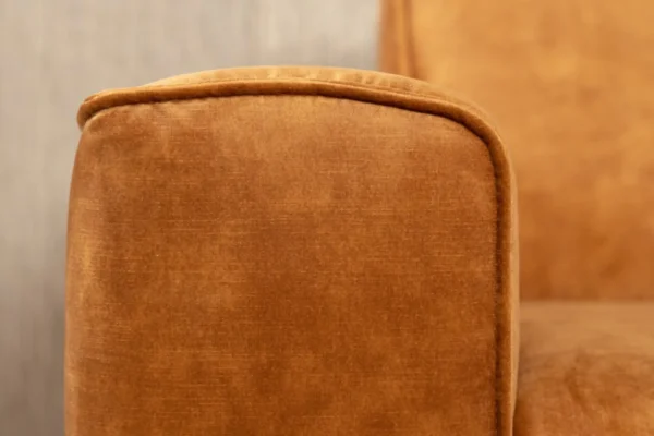 Duurzame, moderne en comfortabele hoekbank in velvet met ronde elementen en metalen zwart onderstel - meubelwinkel TEAK2.