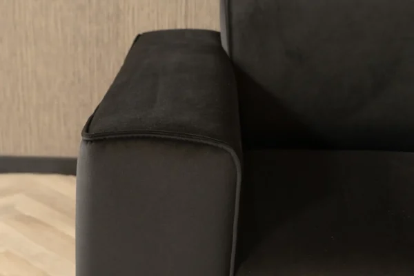 Duurzame, moderne en comfortabele hoekbank in velvet met ronde elementen en metalen zwart onderstel - meubelwinkel TEAK2.