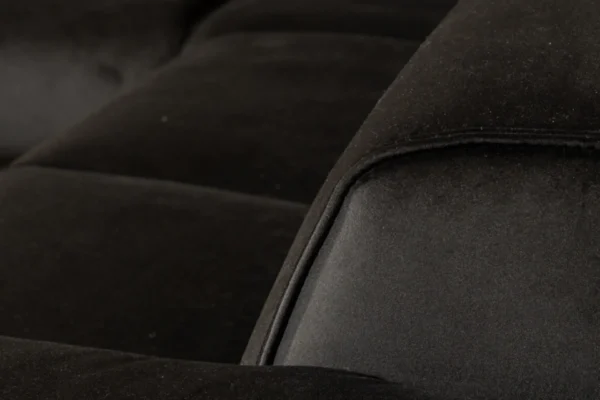 Duurzame, moderne en comfortabele hoekbank in velvet met ronde elementen en metalen zwart onderstel - meubelwinkel TEAK2.