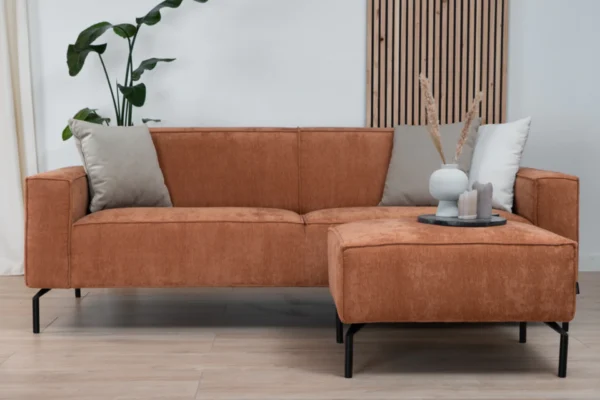 Duurzame, comfortabele en moderne poef in gerecycled polyester met metalen zwart onderstel. Design hocker in gemêleerde stof - TEAK2.