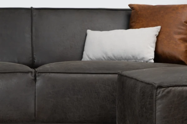 Duurzame, comfortabele en moderne bank in ECO-leder met metalen zwart onderstel. Luxe leren bank 3-zits, lederen sofa - TEAK2.