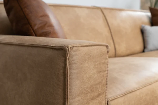 Duurzame, comfortabele en moderne bank in ECO-leder met metalen zwart onderstel. Luxe leren bank 3-zits, lederen sofa - TEAK2.