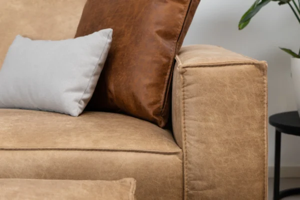 Duurzame, comfortabele en moderne bank in ECO-leder met metalen zwart onderstel. Luxe leren bank 3-zits, lederen sofa - TEAK2.