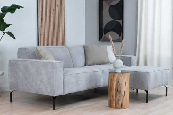Sustainable, comfortable, and contemporary sofa in ribbed fabric with black metal base. Ribbed fabric sofa in recycled polyester, 3-seater sofa - TEAK2.
