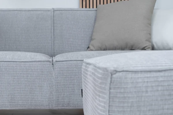 Sustainable, comfortable, and contemporary sofa in ribbed fabric with black metal base. Ribbed fabric sofa in recycled polyester, 3-seater sofa - TEAK2.