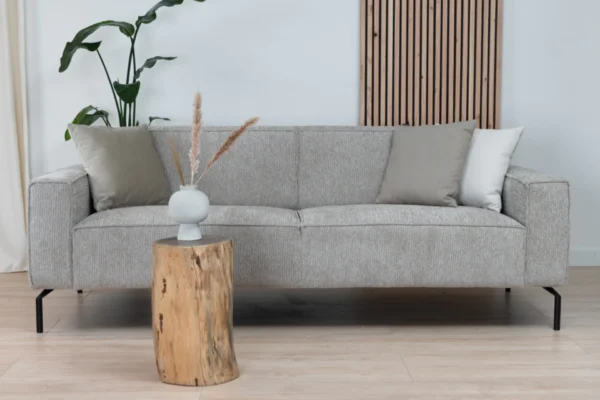Sustainable, comfortable, and contemporary sofa in ribbed fabric with black metal base. Ribbed fabric sofa in recycled polyester, 3-seater sofa - TEAK2.