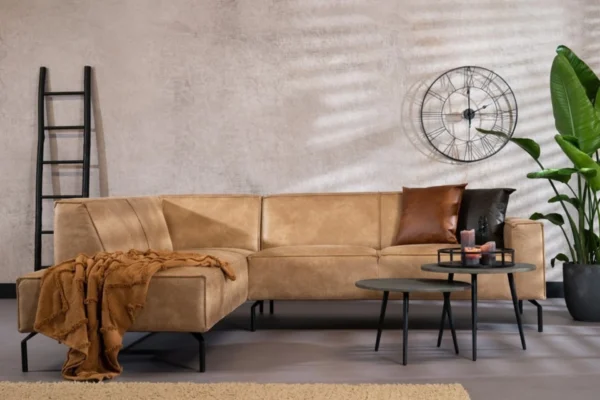 Duurzame, comfortabele en moderne hoekbank in ECO-leder met metalen zwart onderstel. Luxe leren bank 3-zits, lederen sofa - TEAK2.