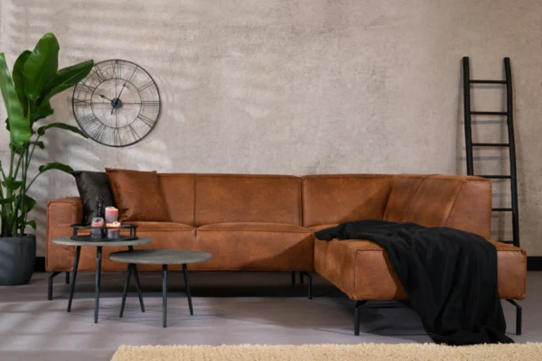 Duurzame, comfortabele en moderne hoekbank in ECO-leder met metalen zwart onderstel. Luxe leren bank 3-zits, lederen sofa - TEAK2.