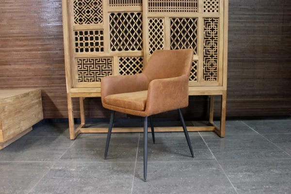 Moderne kuipstoel ECO-leder met metalen onderstel. Luxe eetkamerstoel met een moderne uitstraling, cognac of antraciet - TEAK2.