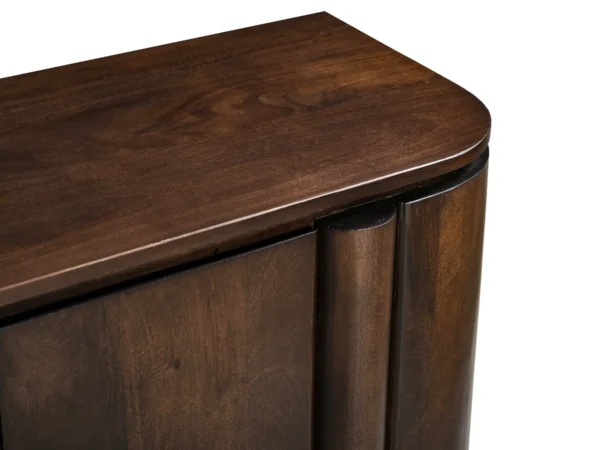 Meuble TV moderne de couleur marron foncé avec un design rond et des pieds remarquables. Ce meuble TV se caractérise par un design rond et des pieds ronds typiques.
