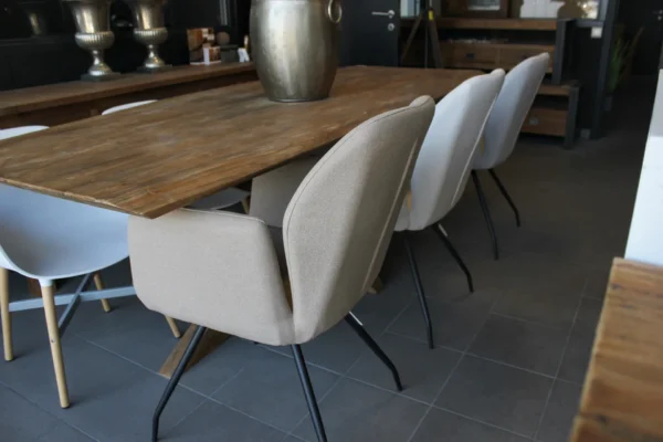 Luxurious & comfortable chair, contemporary Scandinavian look. Sturdy dining chair & durable armchair made from recycled polyester - TEAK2.