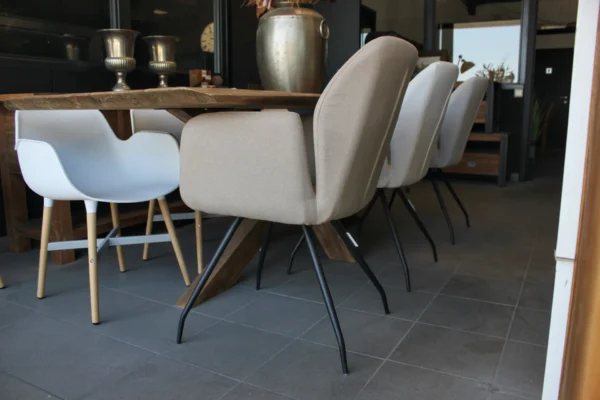 Luxurious & comfortable chair, contemporary Scandinavian look. Sturdy dining chair & durable armchair made from recycled polyester - TEAK2.