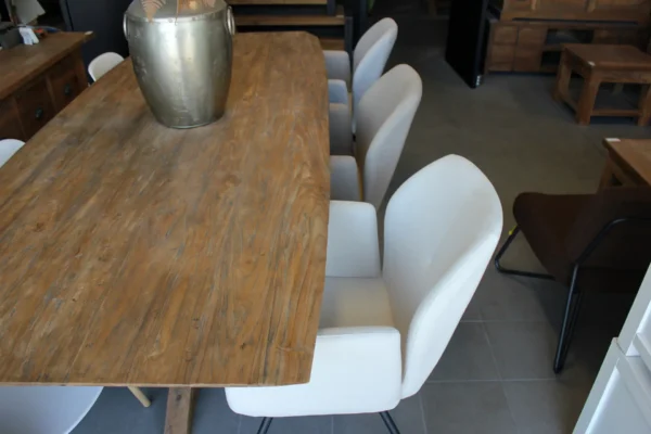 Luxurious & comfortable chair, contemporary Scandinavian look. Sturdy dining chair & durable armchair made from recycled polyester - TEAK2.