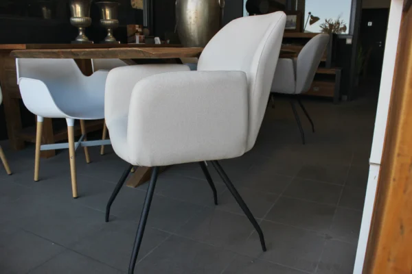 Luxurious & comfortable chair, contemporary Scandinavian look. Sturdy dining chair & durable armchair made from recycled polyester - TEAK2.
