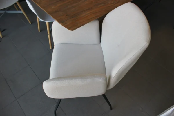 Luxurious & comfortable chair, contemporary Scandinavian look. Sturdy dining chair & durable armchair made from recycled polyester - TEAK2.