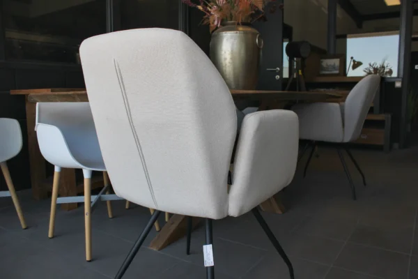 Luxurious & comfortable chair, contemporary Scandinavian look. Sturdy dining chair & durable armchair made from recycled polyester - TEAK2.