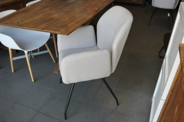Luxurious & comfortable chair, contemporary Scandinavian look. Sturdy dining chair & durable armchair made from recycled polyester - TEAK2.