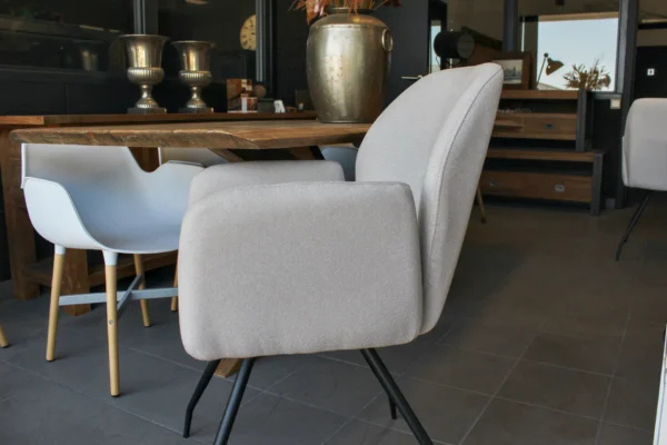 Luxurious & comfortable chair, contemporary Scandinavian look. Sturdy dining chair & durable armchair made from recycled polyester - TEAK2.