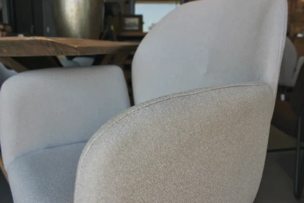 Luxurious & comfortable chair, contemporary Scandinavian look. Sturdy dining chair & durable armchair made from recycled polyester - TEAK2.