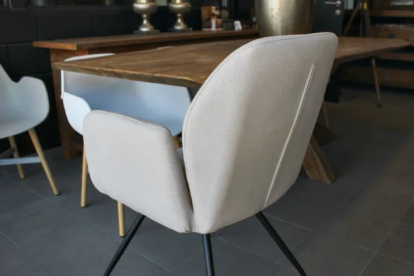 Luxurious & comfortable chair, contemporary Scandinavian look. Sturdy dining chair & durable armchair made from recycled polyester - TEAK2.