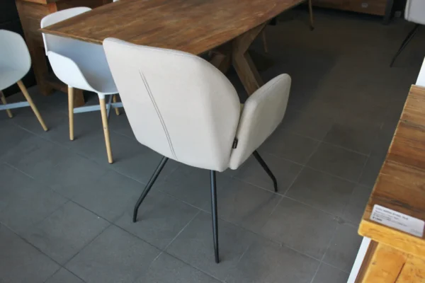 Luxurious & comfortable chair, contemporary Scandinavian look. Sturdy dining chair & durable armchair made from recycled polyester - TEAK2.