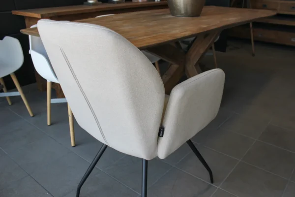 Luxurious & comfortable chair, contemporary Scandinavian look. Sturdy dining chair & durable armchair made from recycled polyester - TEAK2.