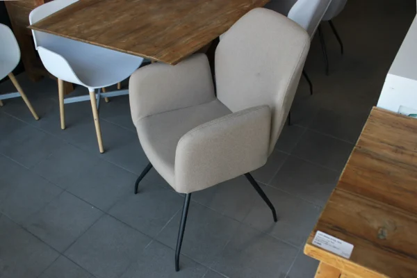 Luxurious & comfortable chair, contemporary Scandinavian look. Sturdy dining chair & durable armchair made from recycled polyester - TEAK2.