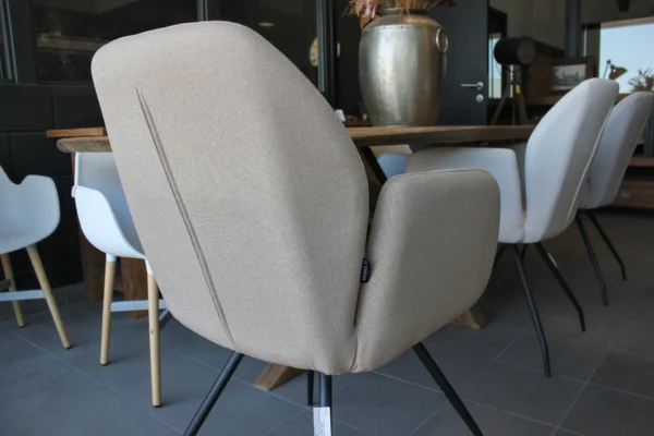 Luxurious & comfortable chair, contemporary Scandinavian look. Sturdy dining chair & durable armchair made from recycled polyester - TEAK2.