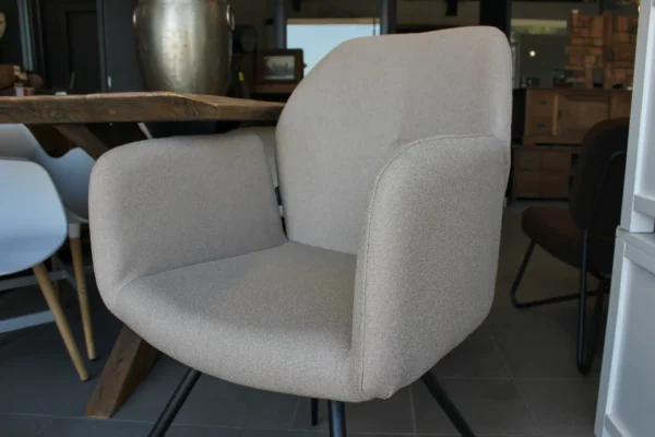 Luxurious & comfortable chair, contemporary Scandinavian look. Sturdy dining chair & durable armchair made from recycled polyester - TEAK2.