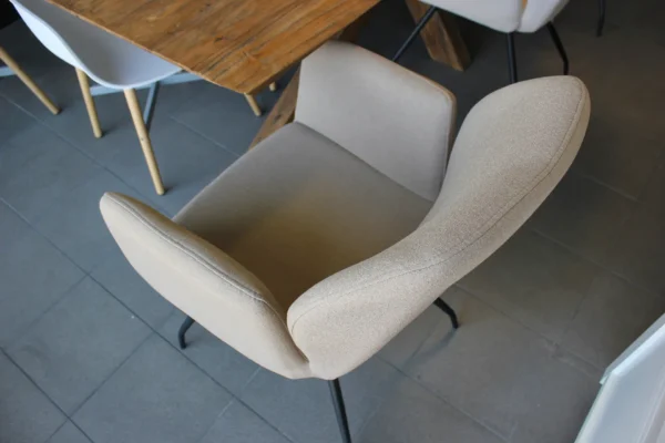 Luxurious & comfortable chair, contemporary Scandinavian look. Sturdy dining chair & durable armchair made from recycled polyester - TEAK2.